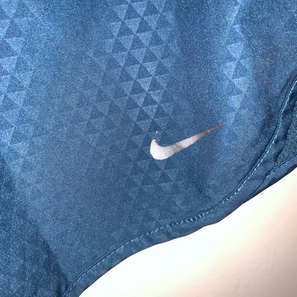 Nike running shorts - Picture 2 of 3